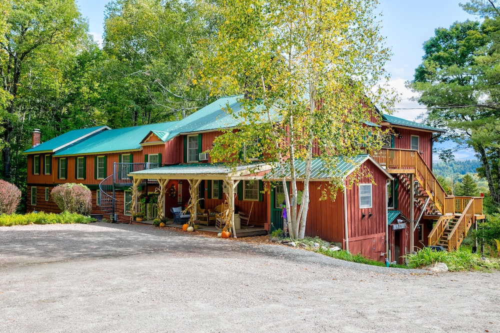Timberholm Inn