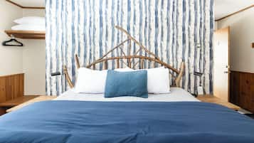 Room 7 - Aspen | Individually decorated, individually furnished, blackout curtains