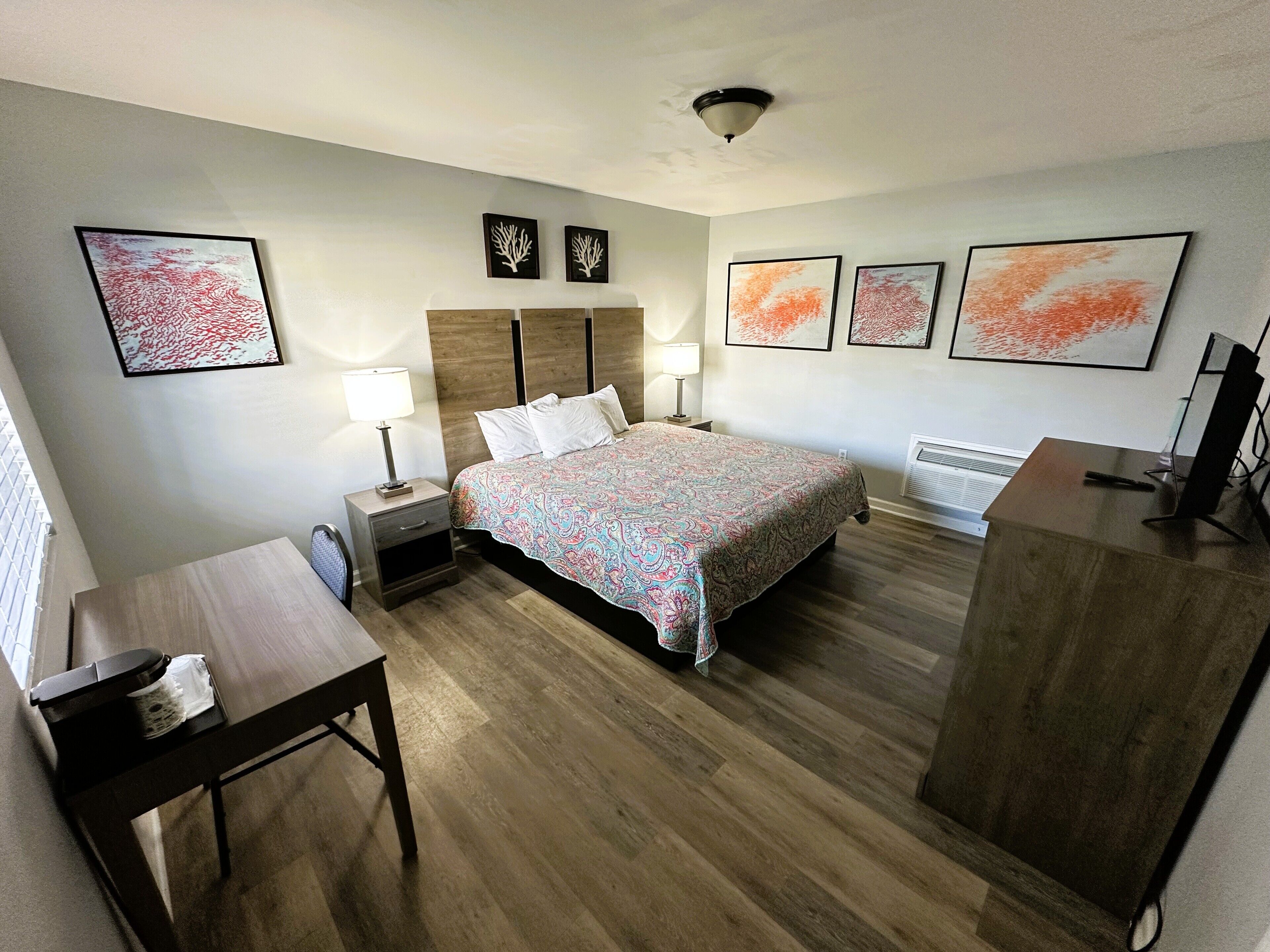 Rom, 1 kingsize-seng | Wi-fi (inkludert) og sengetøy