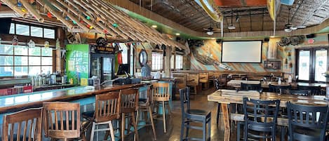 Déjeuner et dîner servis sur place