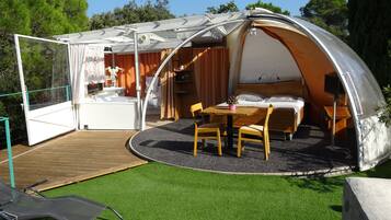 Premium bedding, free minibar items, in-room safe, iron/ironing board