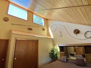 ルーム ( Morgan ) | アイロン / アイロン台、ベビーベッド (無料)、可動式ベッド (無料)、ベッドシーツ