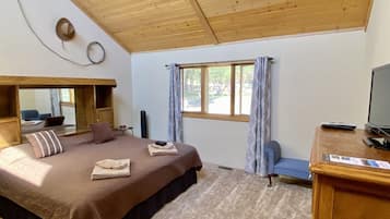 Room ( Morgan ) | Iron/ironing board, free cribs/infant beds, free rollaway beds