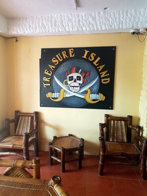 Lobby lounge - Treasure Island Resort (Olongapo)