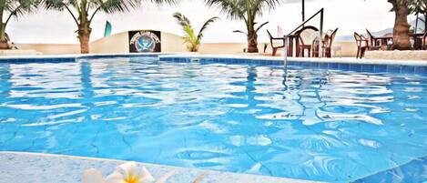 Kolam renang outdoor