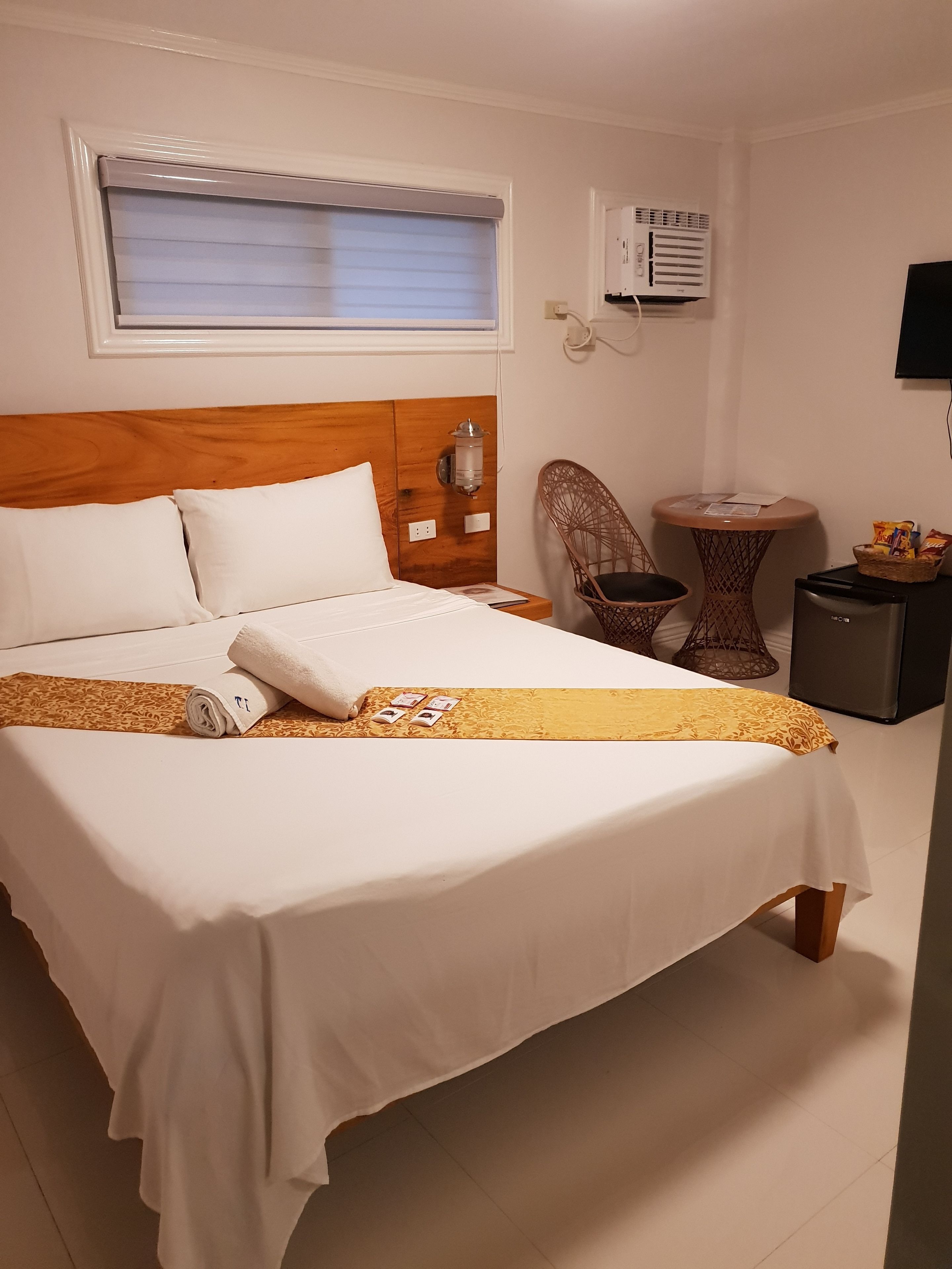 Minibar, in-room safe, blackout drapes, free WiFi