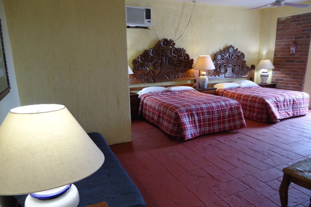 Basic-Doppelzimmer | Wohnbereich | Fernseher