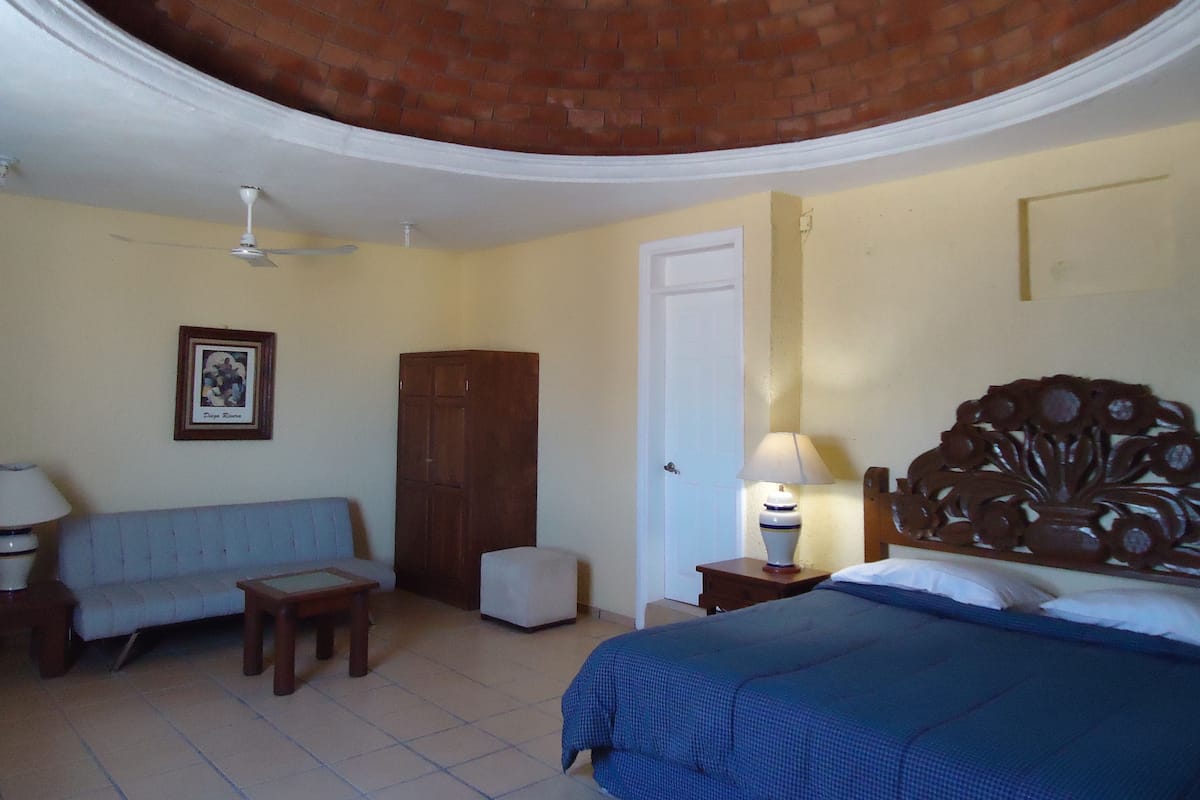 Honeymoon-Zimmer | Schreibtisch, Verdunkelungsvorhänge, Bügeleisen/Bügelbrett