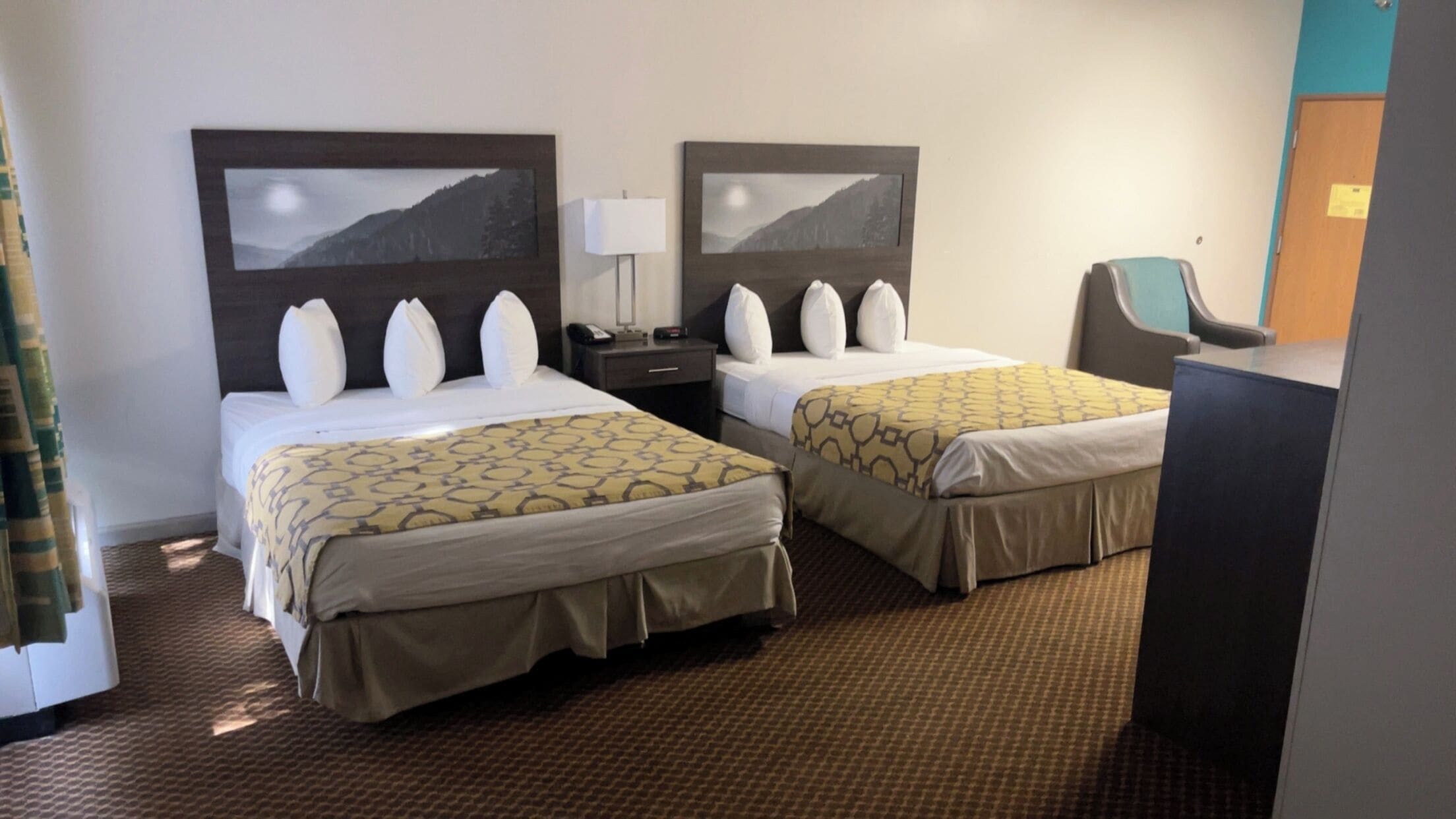 Desk, free cots/infant beds, free WiFi, bed sheets