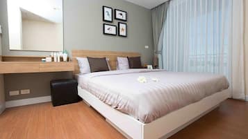 1 bedroom, in-room safe, desk, blackout curtains