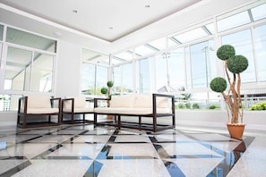 Lobby lounge