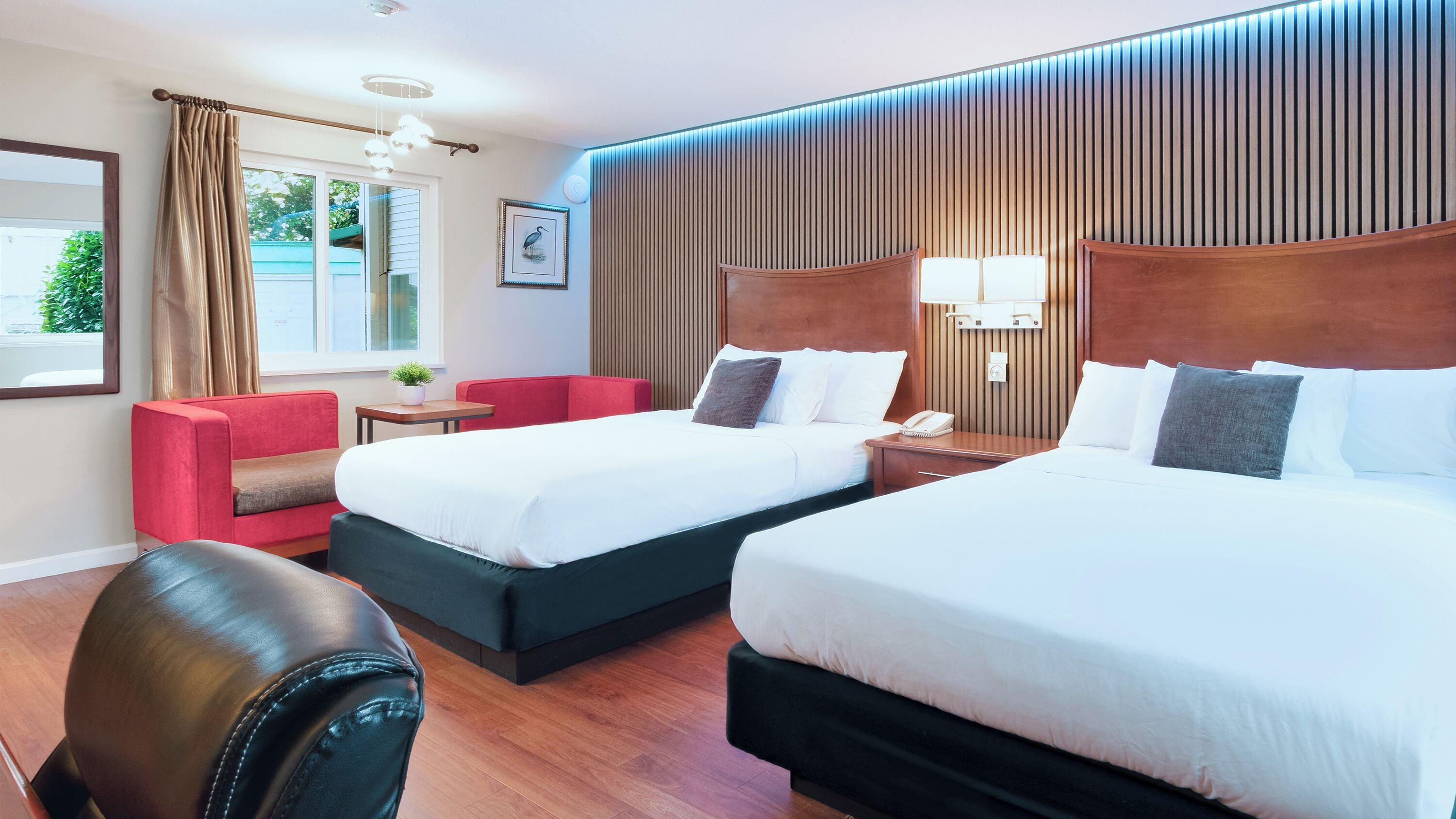 Rom – standard, 2 dobbeltsenger | Sengetøy av topp kvalitet, skrivebord, strykejern/-brett og sengetøy