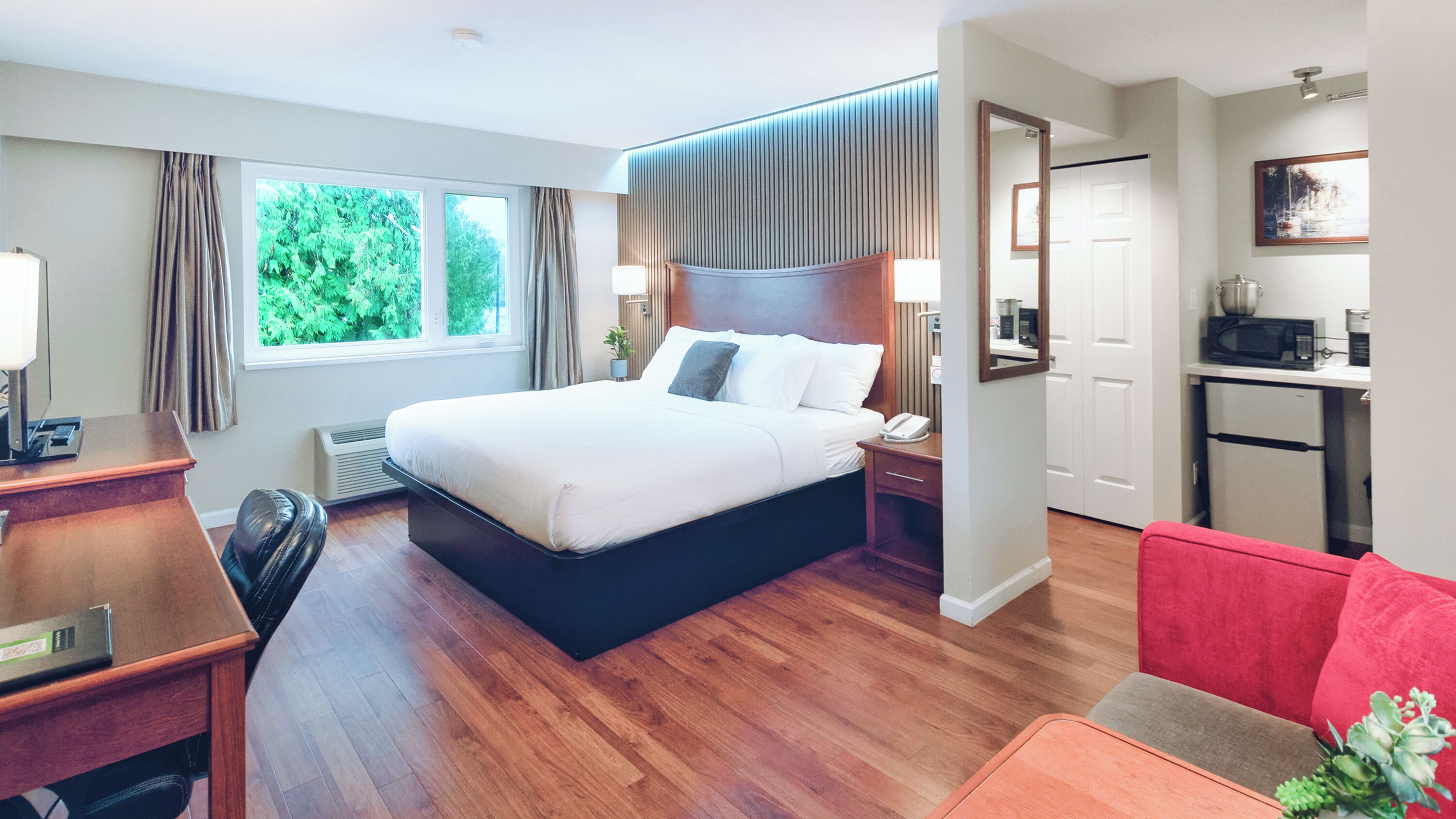 Rom – standard, 1 kingsize-seng | Sengetøy av topp kvalitet, skrivebord, strykejern/-brett og sengetøy