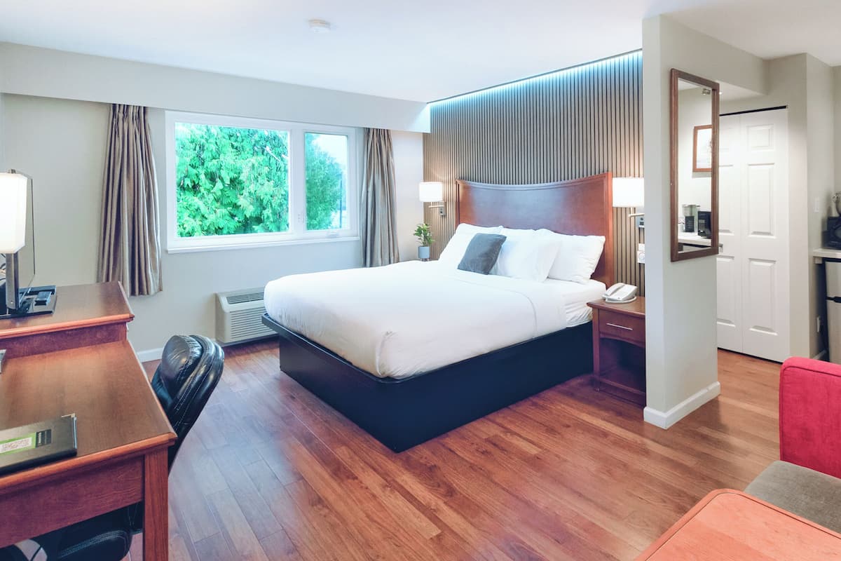 Standard Room, 1 King Bed