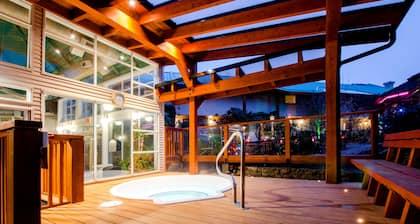 Gibsons Garden Hotel