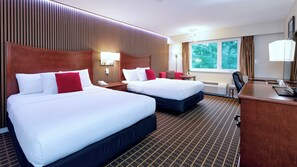 Standardzimmer, 2 Queen-Betten | Hochwertige Bettwaren, Schreibtisch, Bügeleisen/Bügelbrett, Bettwäsche