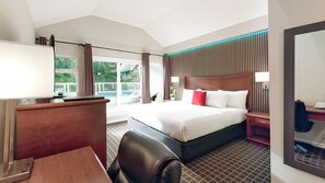 Luxury Room, 1 King Bed, Balcony, Park View | Premium bedding, desk, iron/ironing board, bed sheets - Gibsons Garden Hotel (Gibsons)