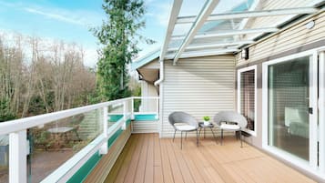 Luxury Room, 1 King Bed, Balcony, Park View | Terrace/patio