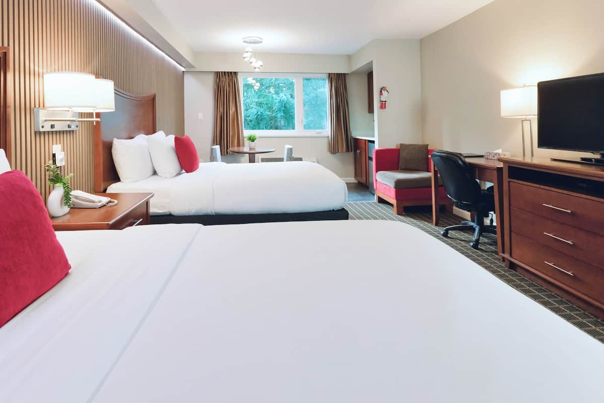 Deluxe Room, 2 Queen Beds, Kitchenette