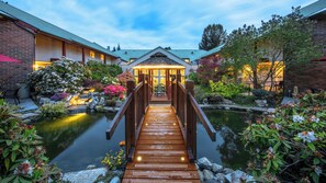 Garden - Gibsons Garden Hotel (Gibsons)