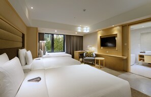 Executive Room (Twin) | Premium bedding, down comforters, in-room safe, laptop workspace
