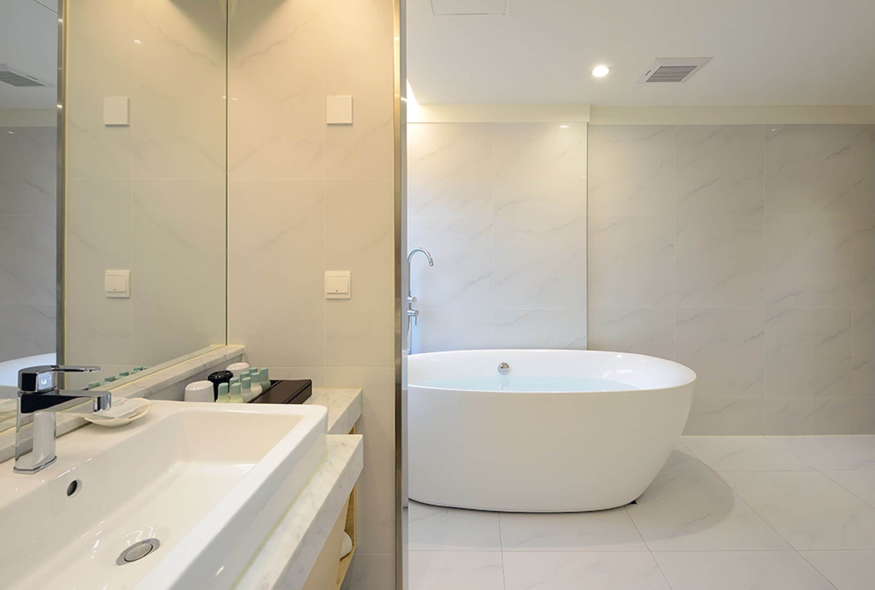 deluxe room (double) | 1 bedroom, premium bedding, down duvets, in-room safe