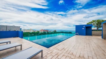 3 outdoor pools, open 9:00 AM to 9:00 PM, pool loungers