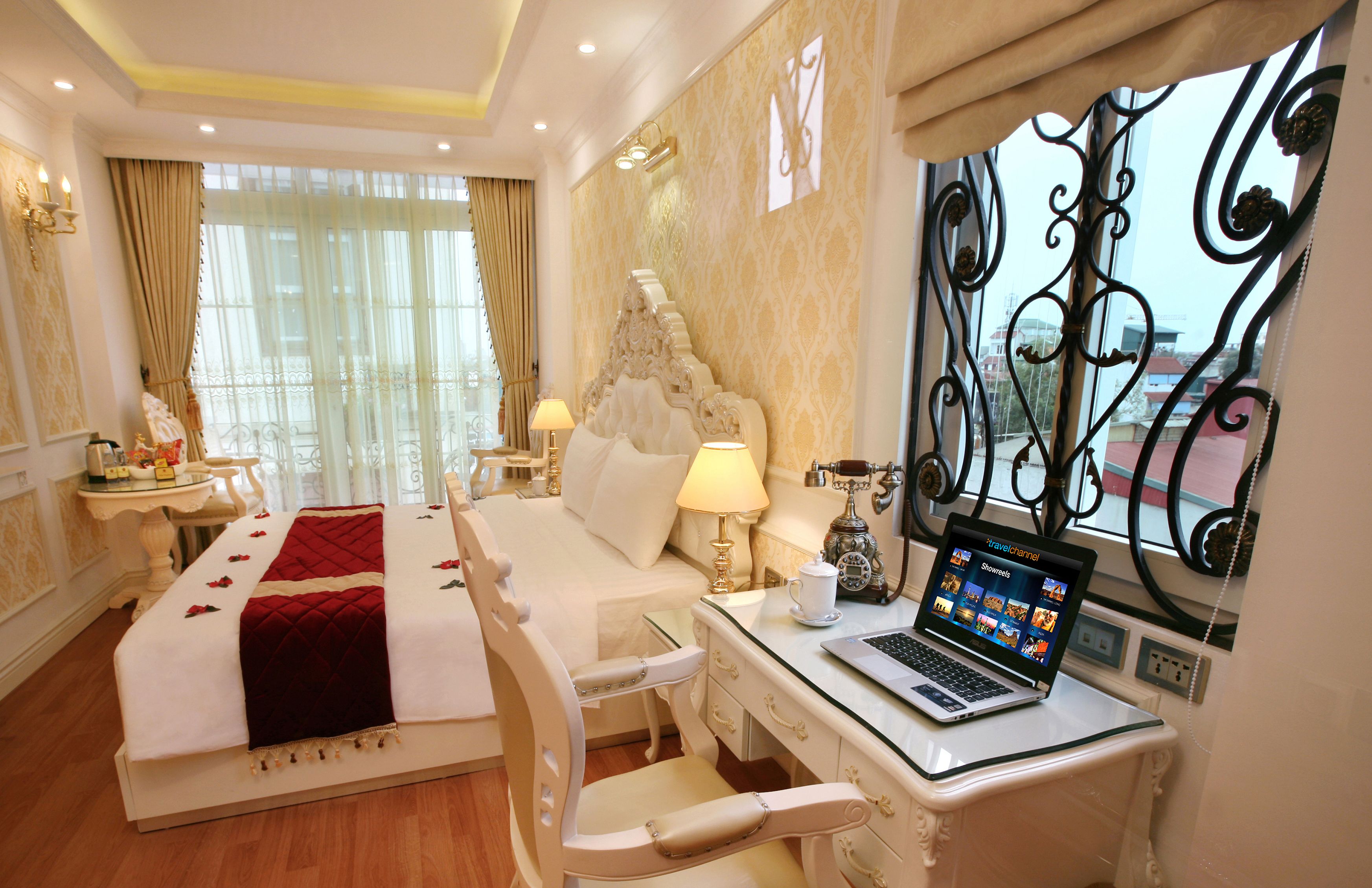 1 bedroom, premium bedding, minibar, in-room safe