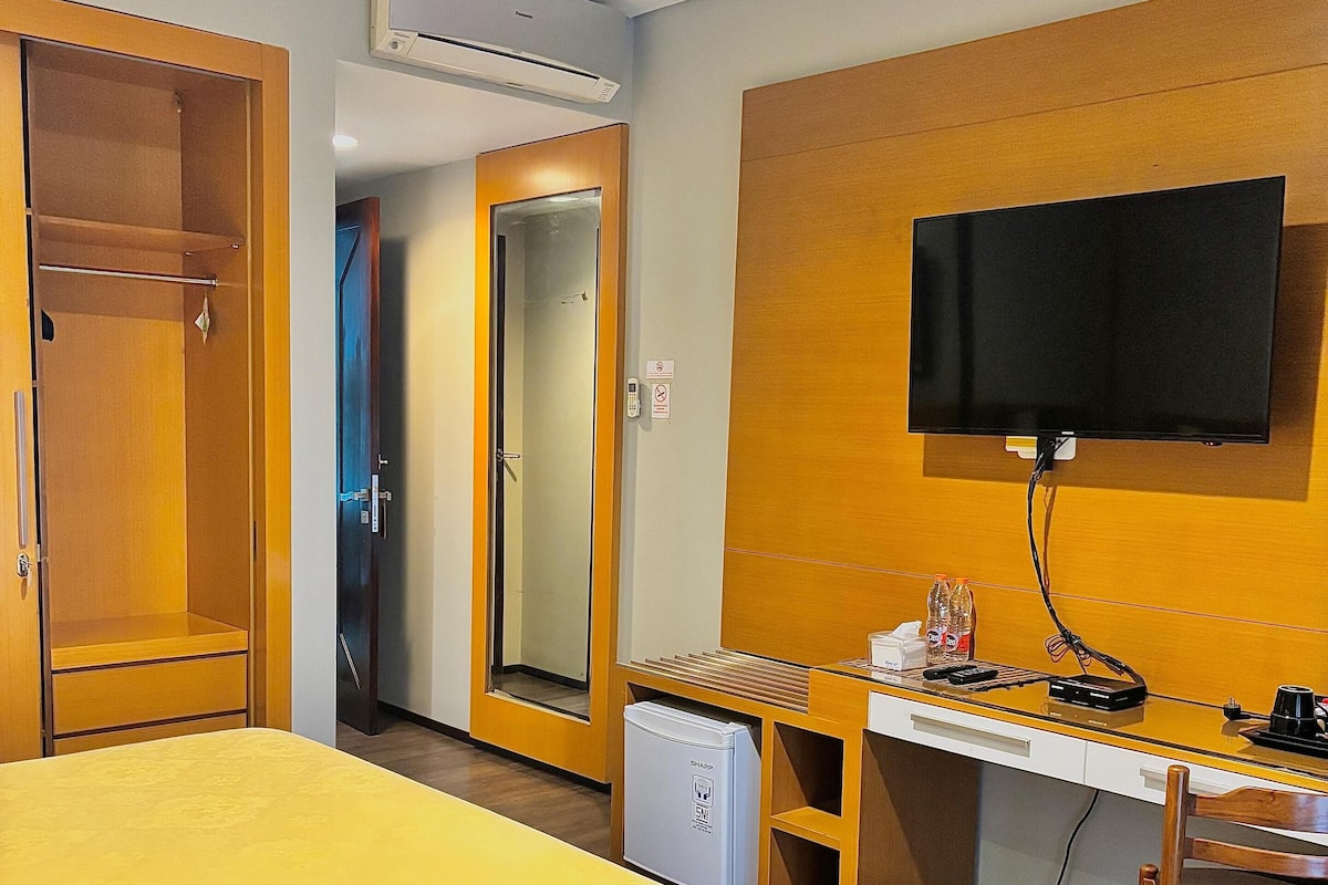 Suite | Peralatan tempat tidur premium, meja, Wi-fi percuma, cadar katil 