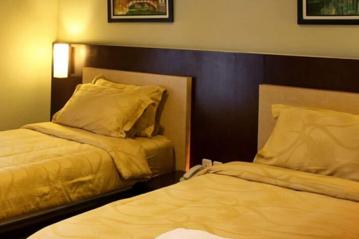 Deluxe Room, 2 Katil Bujang (Single), Tower | Peralatan tempat tidur premium, meja, Wi-fi percuma, cadar katil 