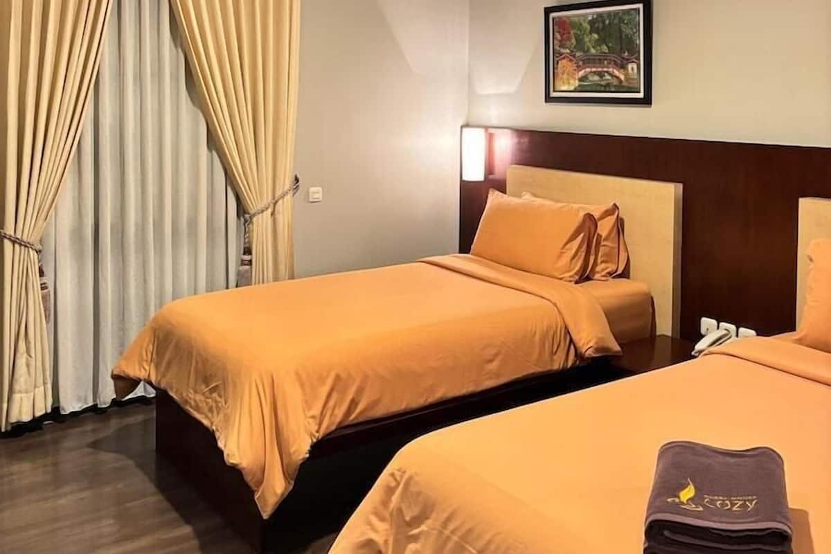 Peralatan tempat tidur premium, meja, Wi-fi percuma, cadar katil 