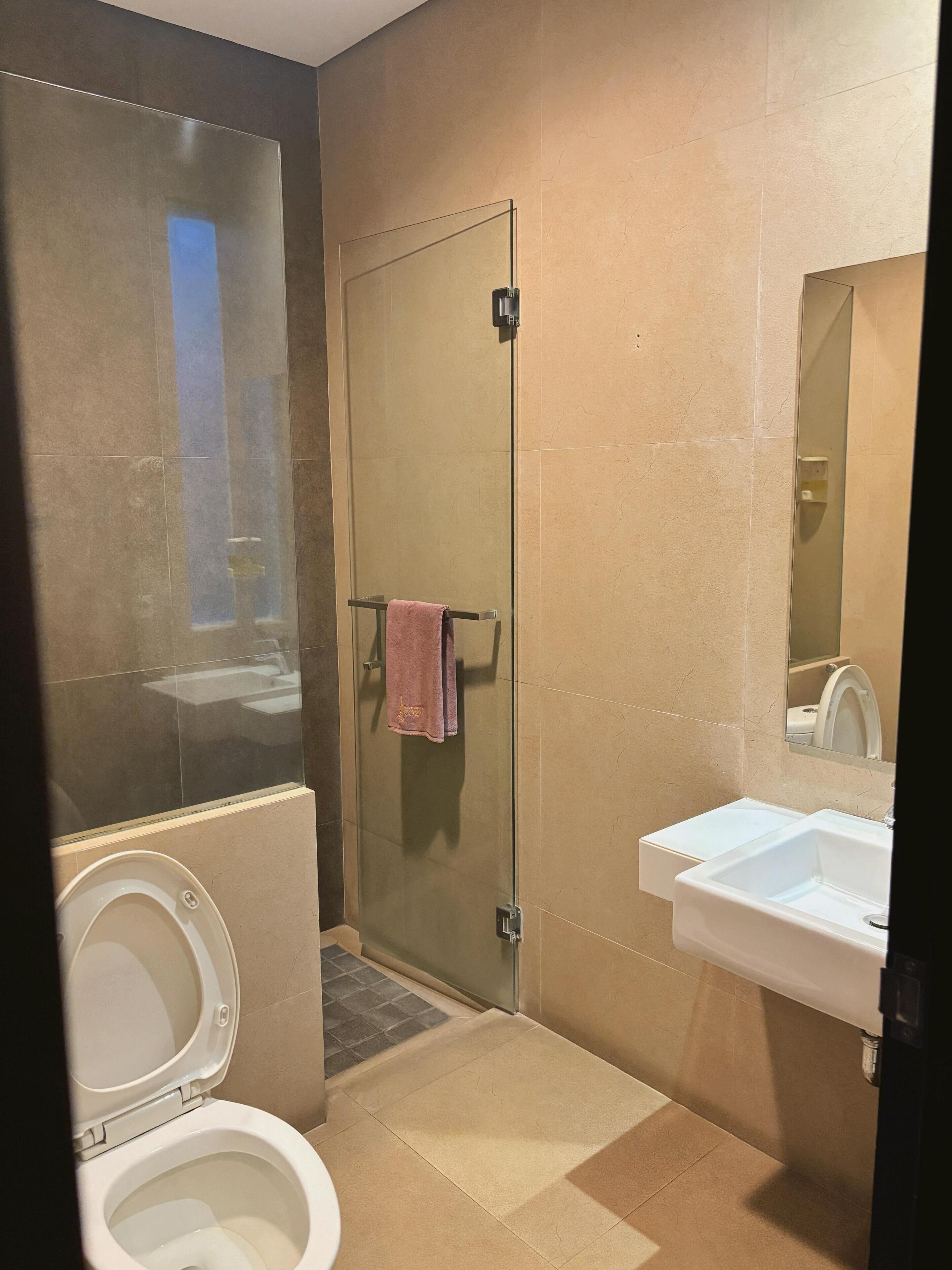 deluxe room | bathroom | shower, free toiletries, hair dryer, slippers