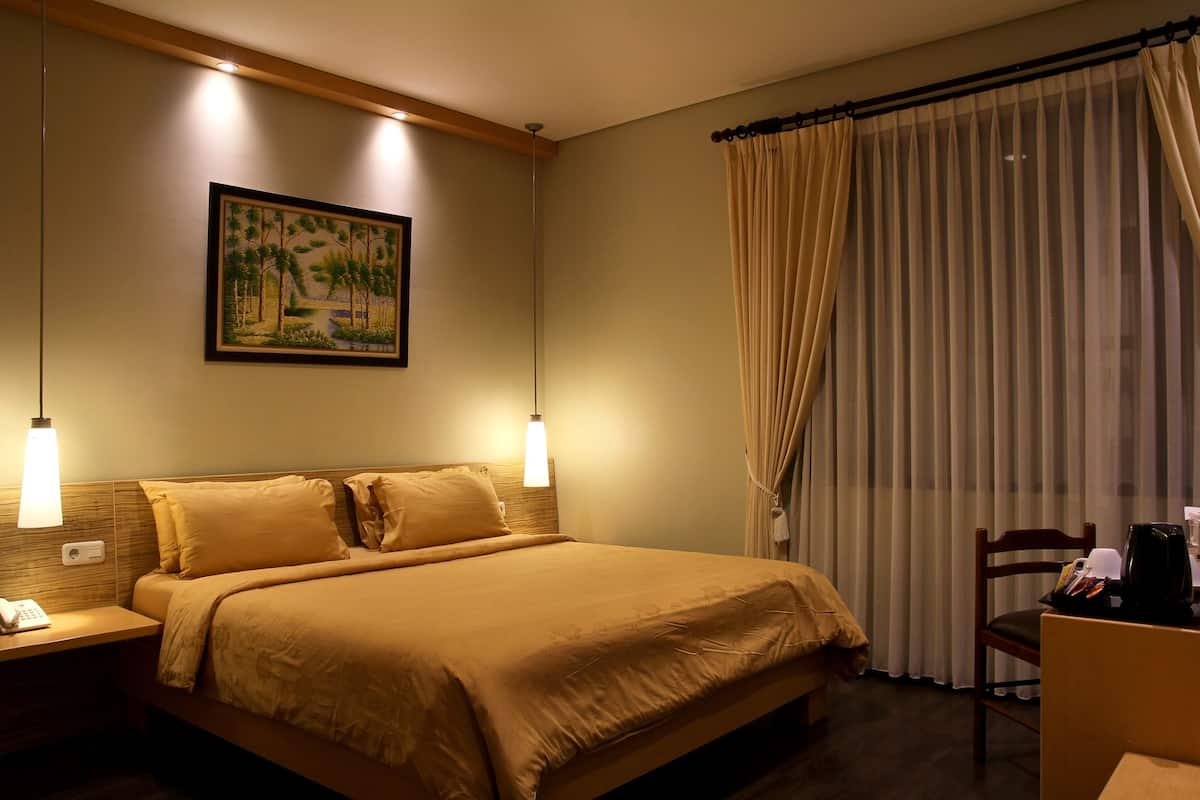 Ropa de cama de alta calidad, escritorio, wifi gratis y ropa de cama
