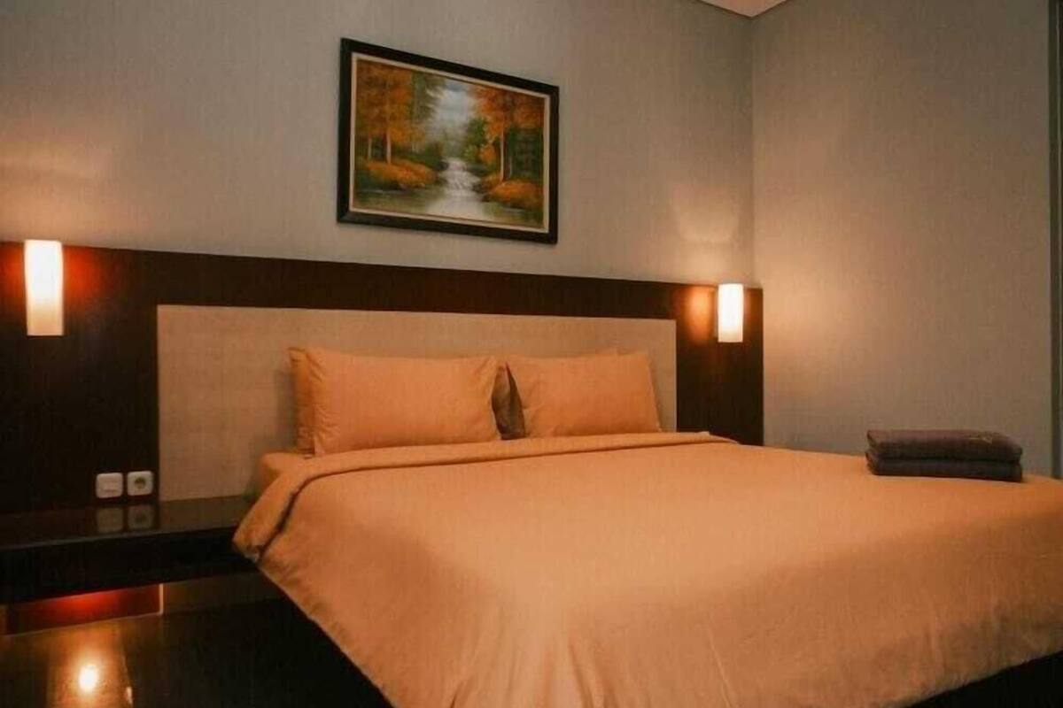 Peralatan tempat tidur premium, meja, Wi-fi percuma, cadar katil 