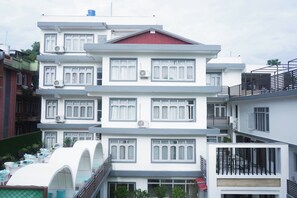 Interior entrance - Hotel Mustang Holiday Inn (Kathmandu)