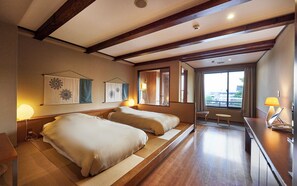 华丽双床房, 无烟房 (with Semi Open-Air Bath) | 浴室 | 免费洗浴用品、吹风机、浴袍、拖鞋