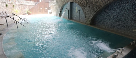 Indoor spa tub