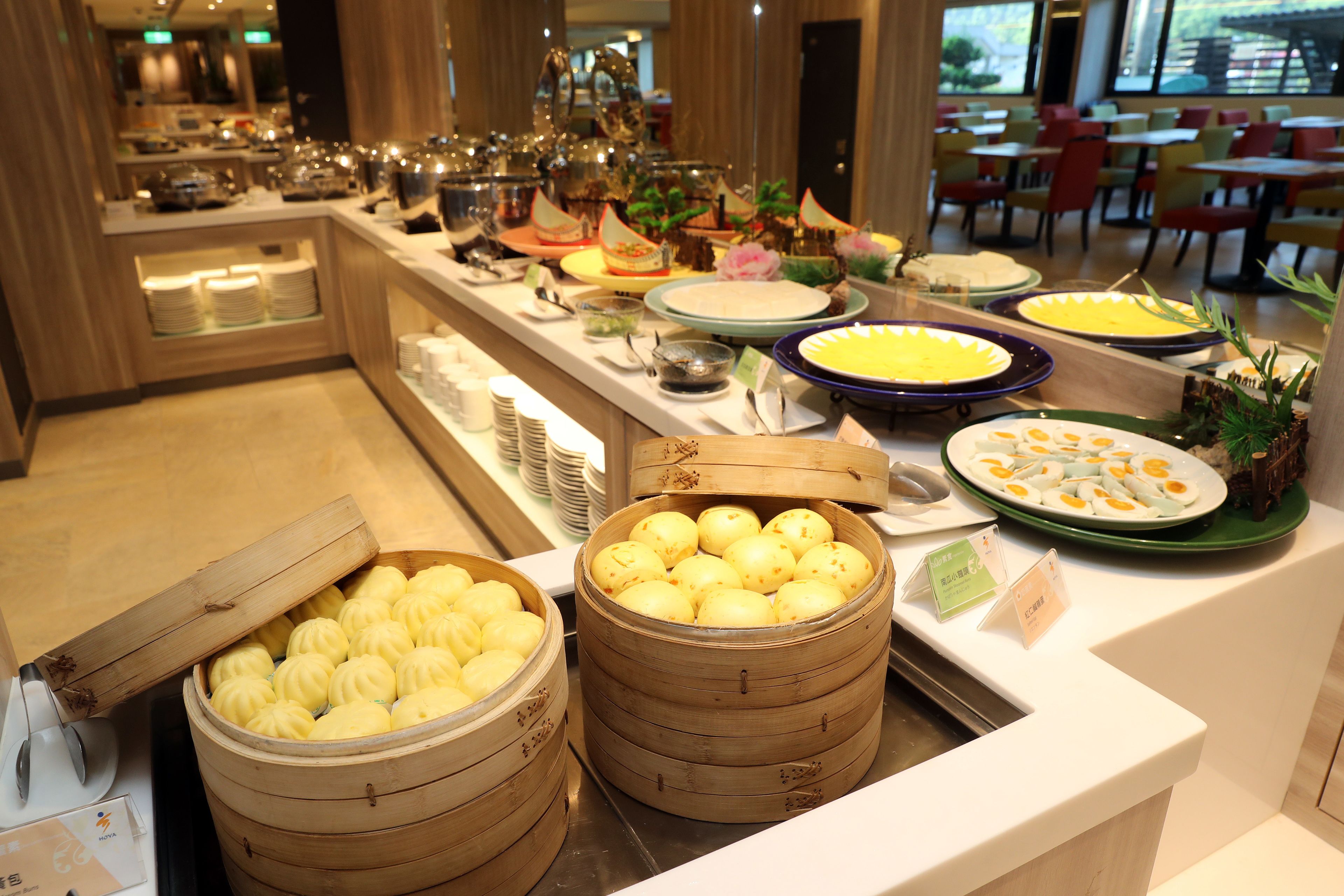 daily buffet breakfast (twd 385 per person)