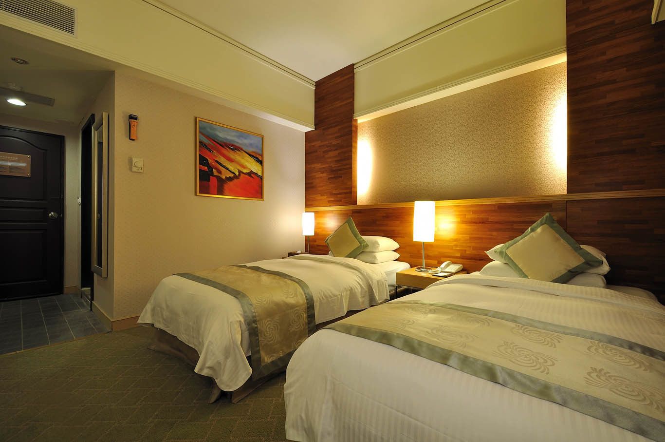 standard twin room | 1 bedroom, desk, laptop workspace, soundproofing