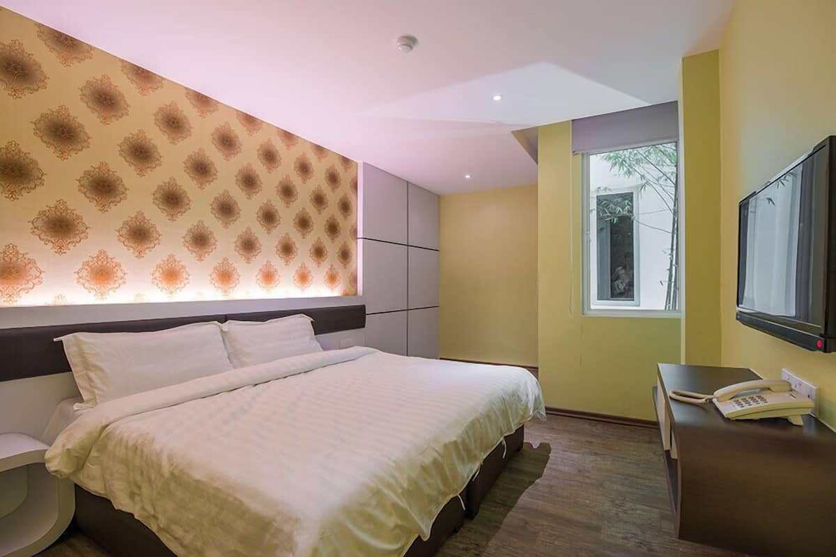 Minibar, desk, soundproofing, free WiFi