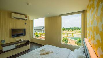 Minibar, desk, soundproofing, free WiFi
