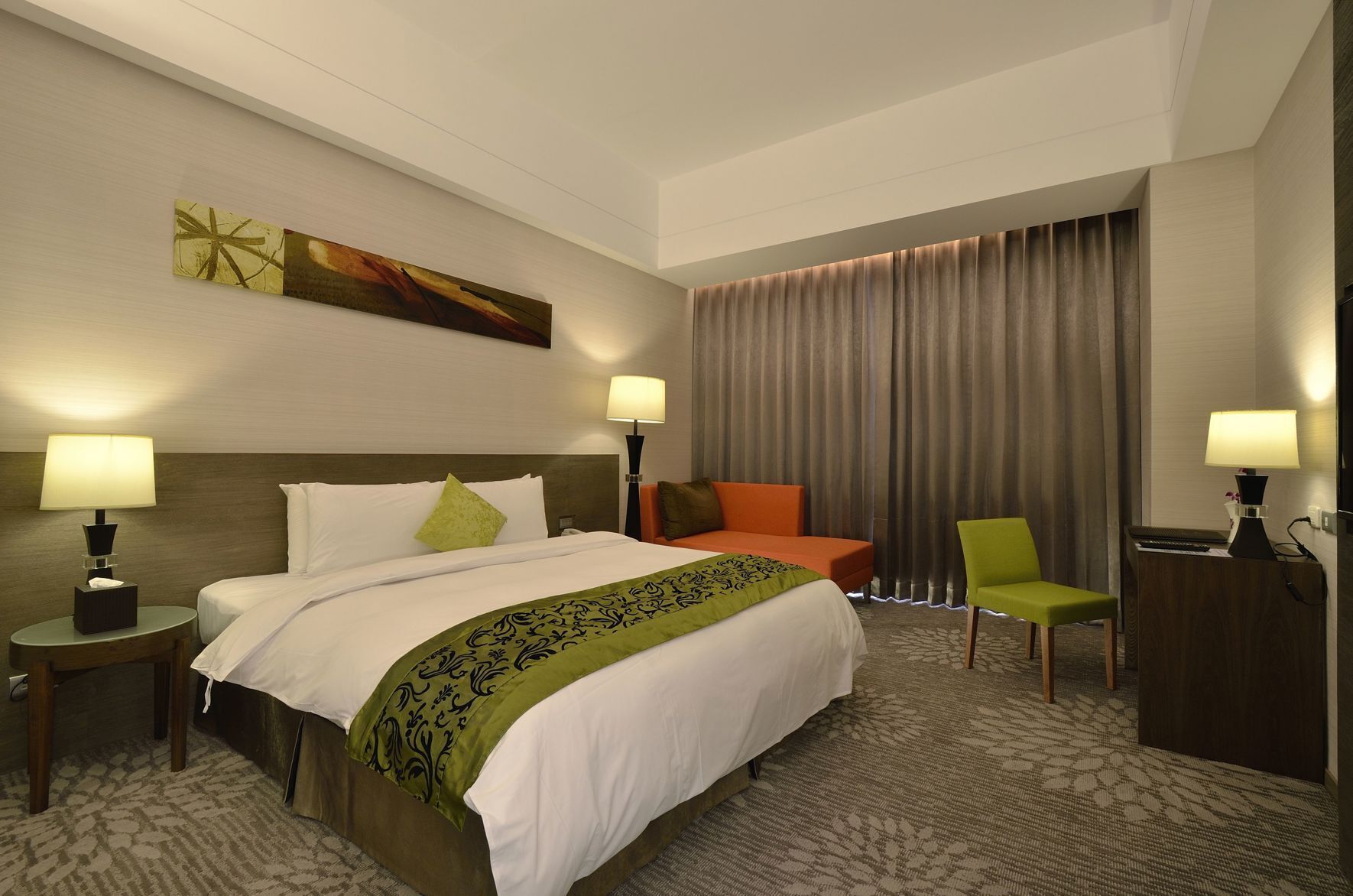 Escritorio, insonorización, wifi gratis y ropa de cama 