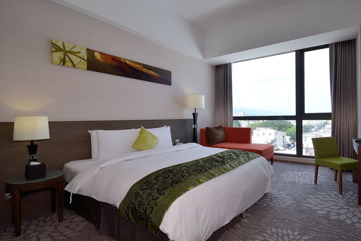 Escritorio, insonorización, wifi gratis y ropa de cama