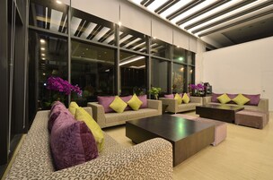 Área de estar no saguão