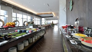A buffet area with various food items and utensils. - Hoya Resort Hotel Taitung (Taitung)