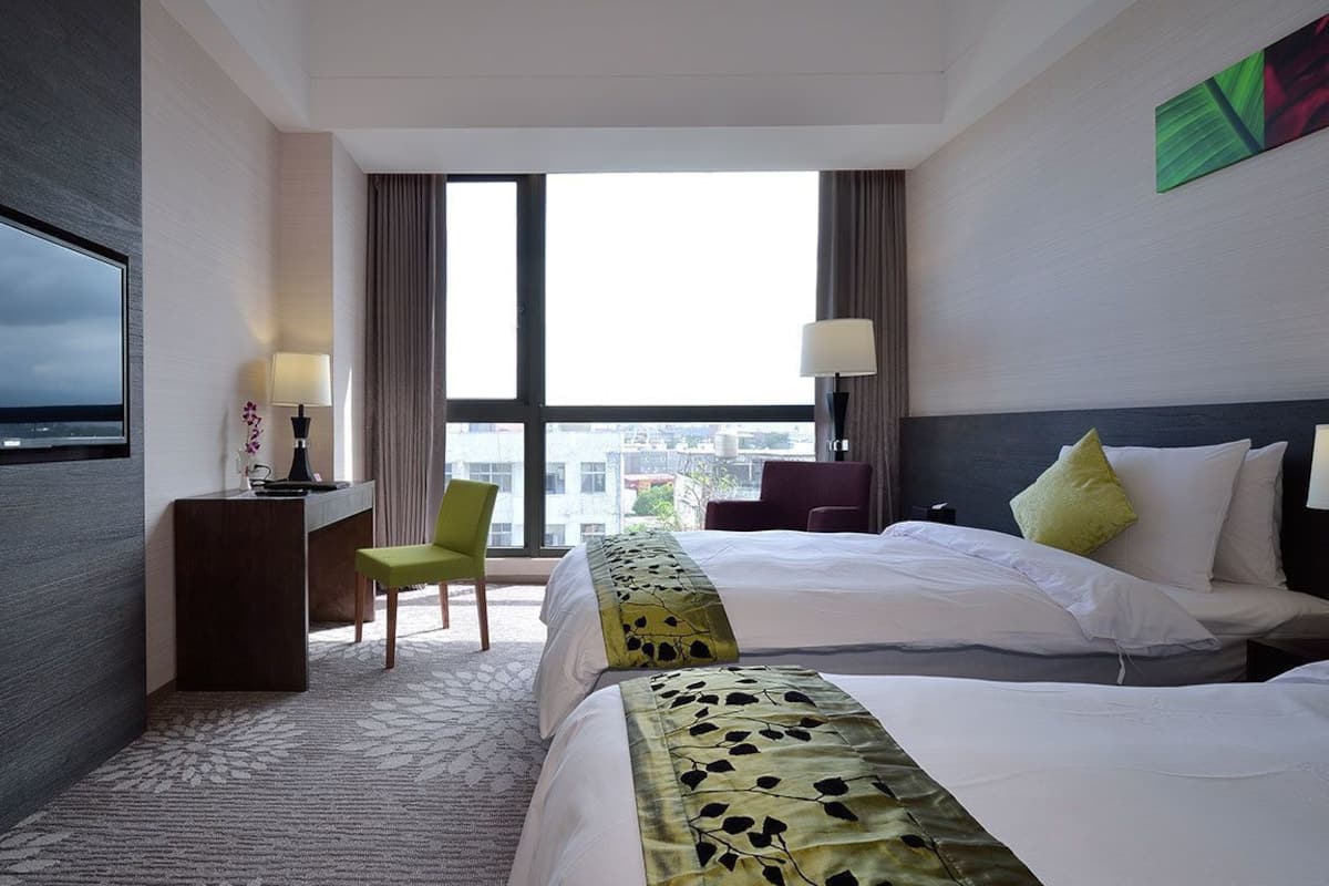 Escritorio, insonorización, wifi gratis y ropa de cama