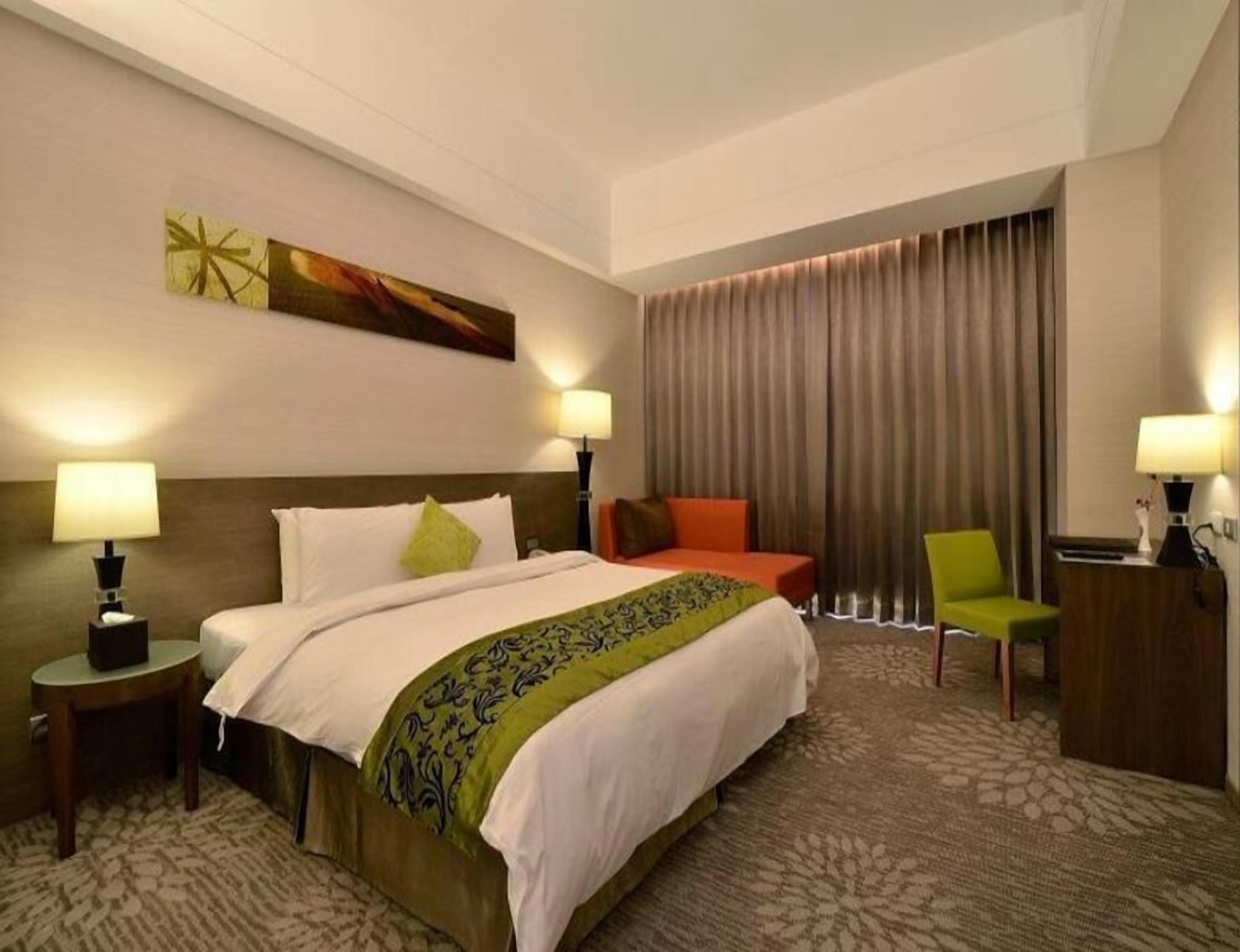 Escritorio, insonorización, wifi gratis y ropa de cama 