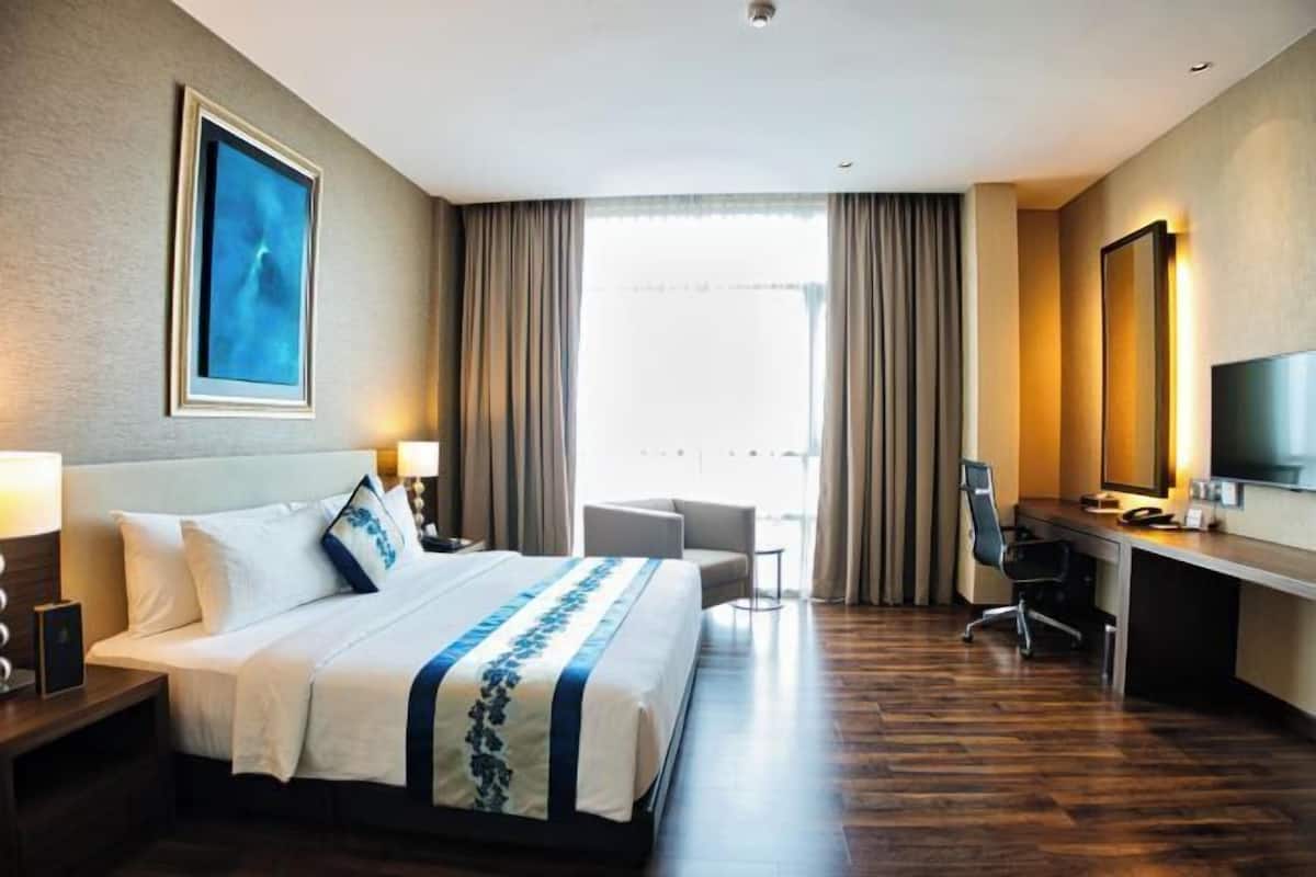 1 bedroom, free minibar, in-room safe, desk