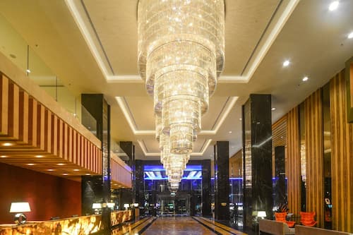 Lobby lounge