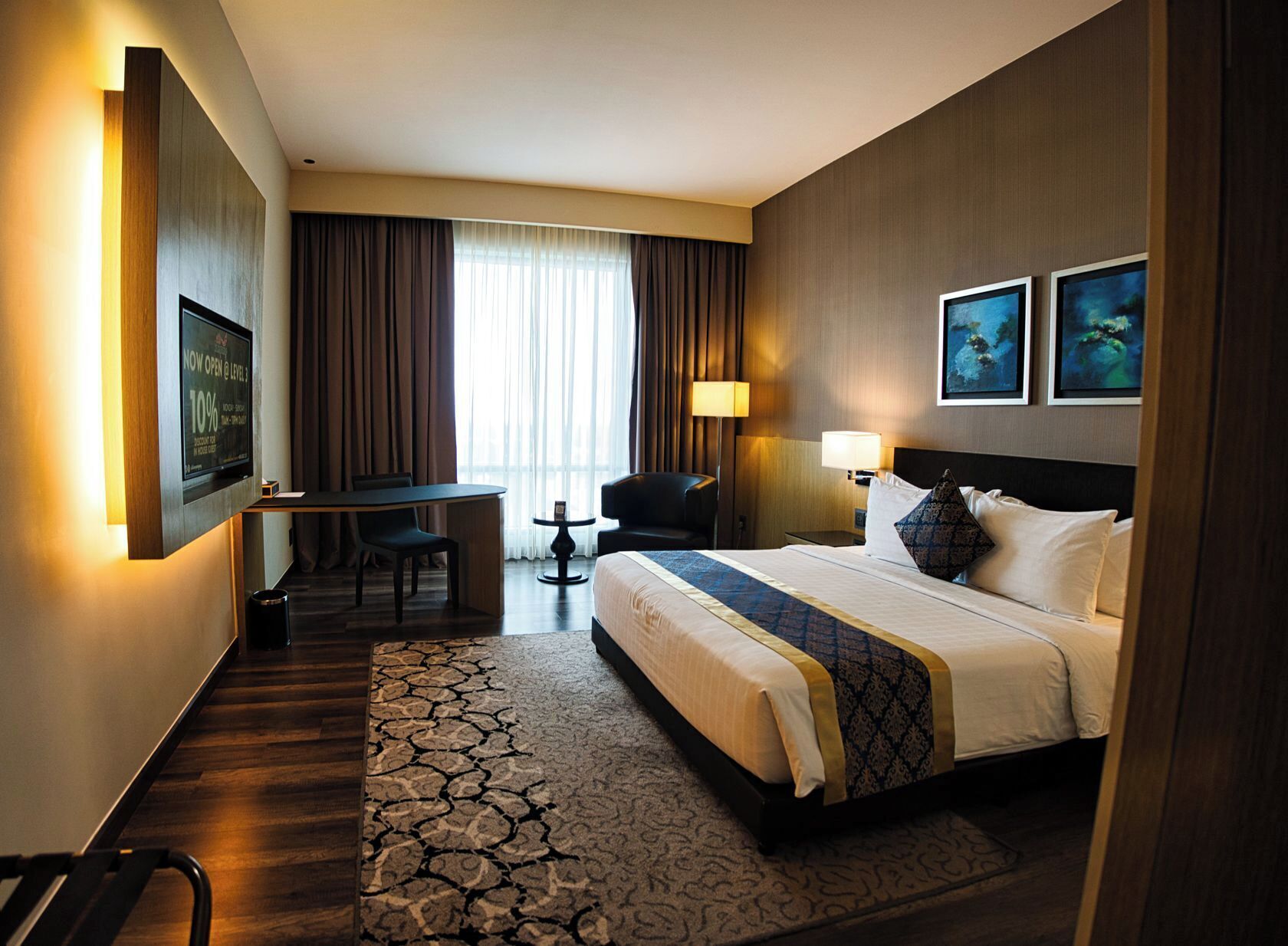 Free minibar, in-room safe, desk, soundproofing
